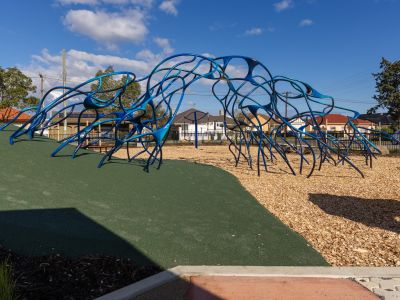 Interactive Climbing Structure "flow bars"